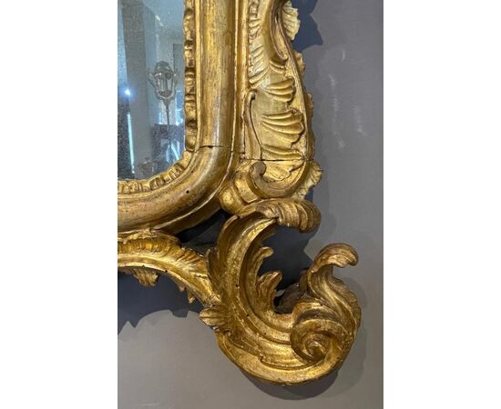 Large 18th century Piedmontese mirror carved and gilded