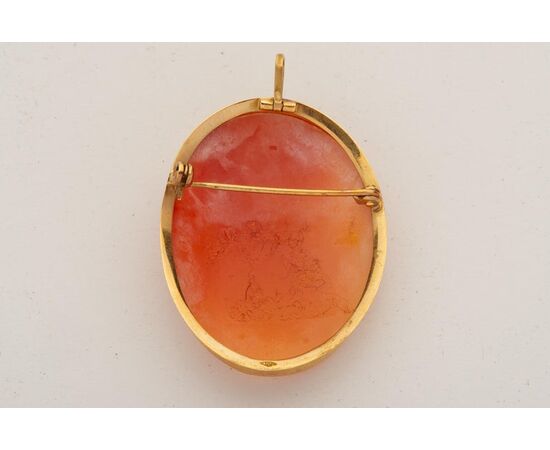 Gold pendant with coral cameo - G / 411 -     
