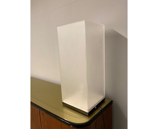 Modern antique vintage 70s cube lamp &quot;Minimal&quot; in plexiglass and wood base. H 73 X 30X 30     