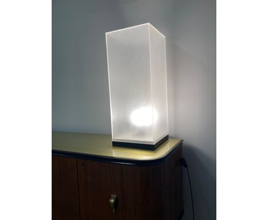 Lampada cubo  Modernariato vintage anni 70 “Minimale “ plexiglass e base legno. H 73 X 30X 30