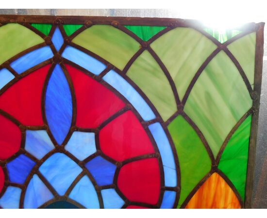 pan348 - coppia di vetrate colorate, epoca '900, misurano cm l 60 x h 54