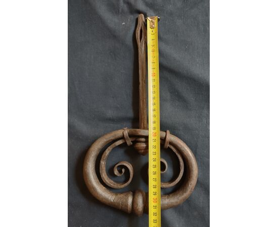Large door handle in forged iron from the early 18th century     