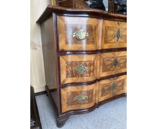 Chest of drawers     