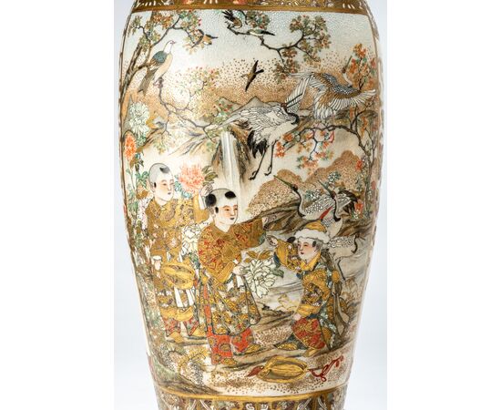 Elegante coppia di vasi in ceramica