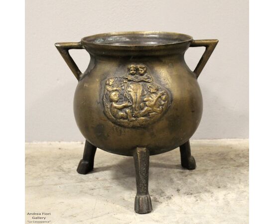 Ancient bronze vase 10.8 kg. - Italy, 19th century     