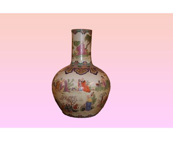 Grande vaso in porcellana cinese sferico decorato con personaggi