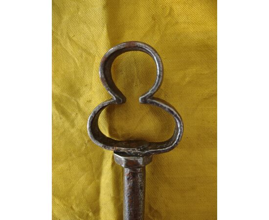 Thirty-sixteenth century key     