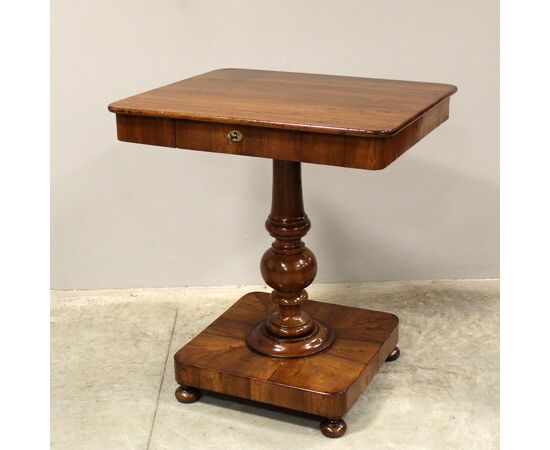 Antique Charles X coffee table in walnut - Italy, 19th century     