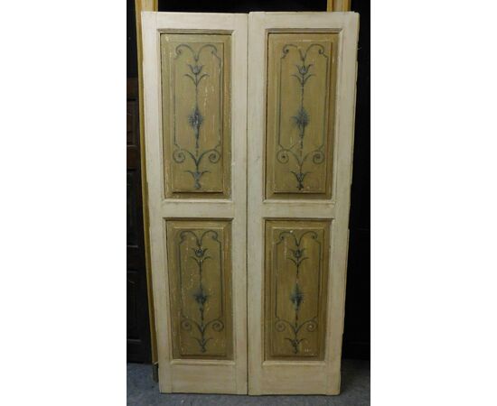 pts773 - pair of double-leaf lacquered doors, 18th century, different sizes     