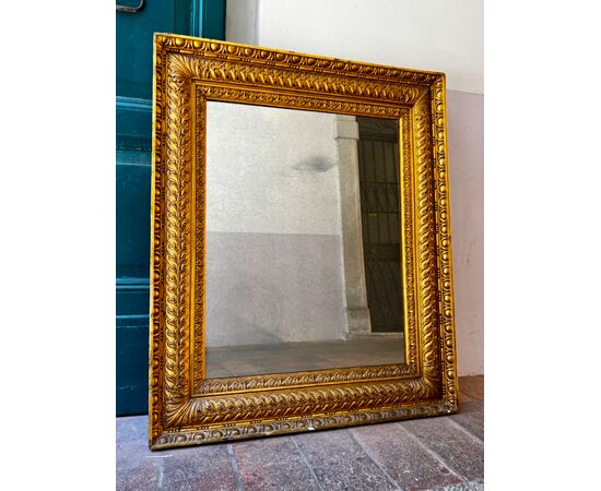 Cornice dorata in foglia oro con specchio, XIX secolo 