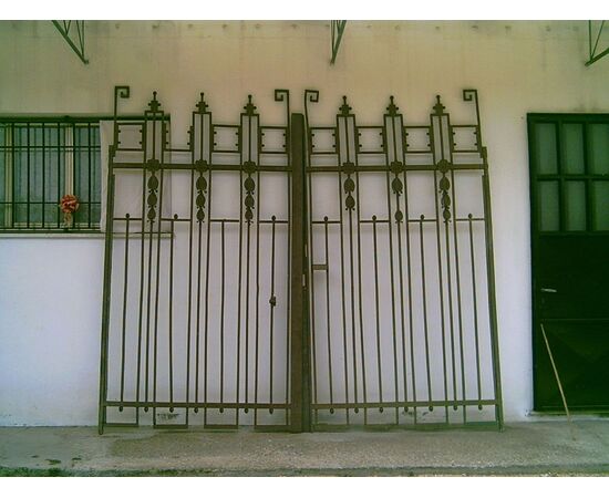 Beautiful gate 1930 cm.320x270