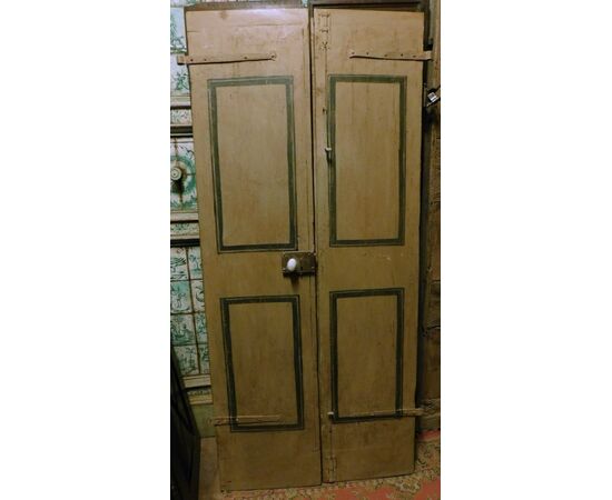 ptl588 - lacquered double-leaf door, eighteenth century, measuring cm L 93 x H 208 x P 4     