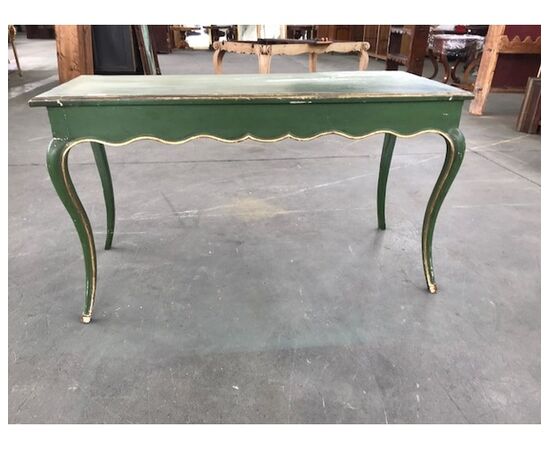 Tavolino Luigi XV laccato verde con filetti dorati a foglia - Restaurato (in corso d&#39;opera)