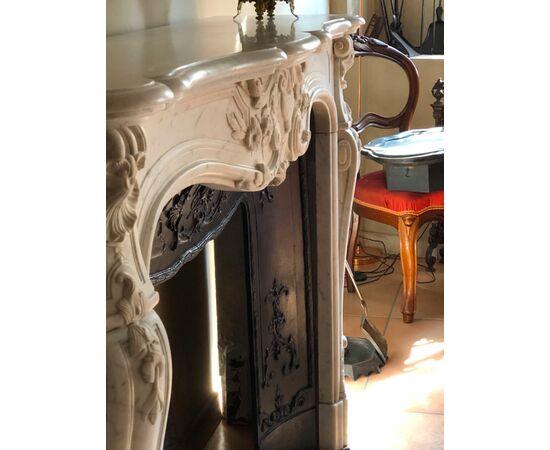 White Carrara marble fireplace with Napoleon III Paris cast iron reducer     