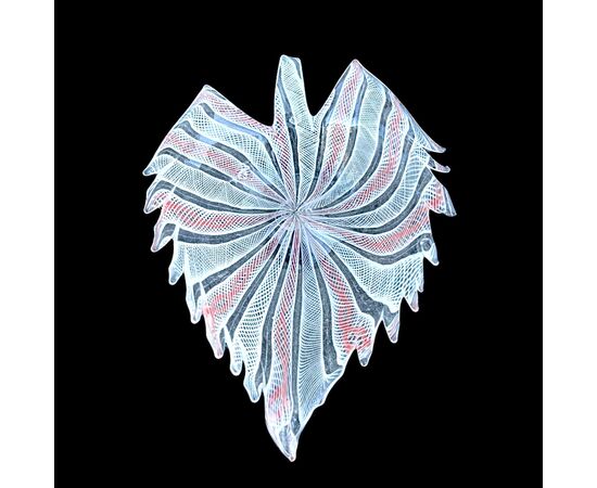 Centerpiece in zanfirico glass with red leaf-shaped spirals.Manifattura A.Ve.M, Murano.     