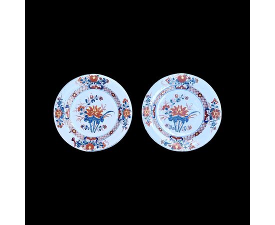 Pair of majolica plates with oriental style &#39;peony&#39; decoration.Manufactured by Ferniani, Faenza.     