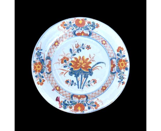 Pair of majolica plates with oriental style &#39;peony&#39; decoration.Manufactured by Ferniani, Faenza.     