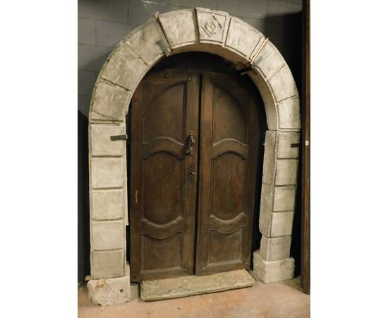 dars491 - eighteenth-century stone portal, max size cm 182 xh 230     