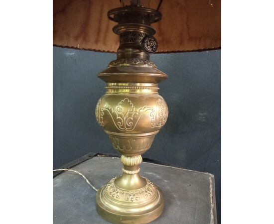 Oil lamp in bronze     