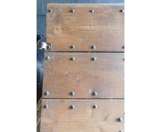 ptc016 - wooden and iron prison door, 19th century, measuring L 100 x H 218 cm     