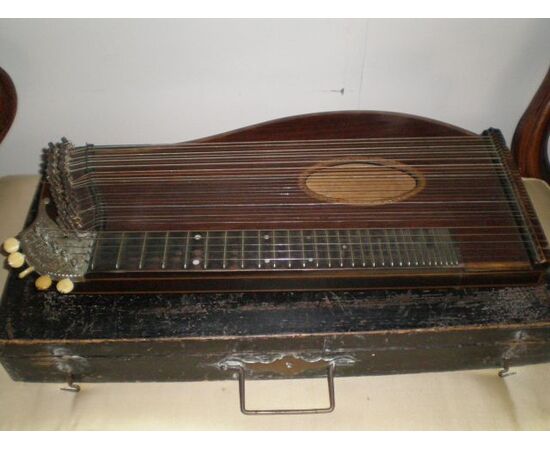 Zither MUSICAL INSTRUMENT     