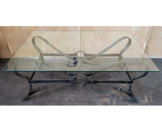 Tavolino rettangolare design a cinghie in ferro battuto - top vetro