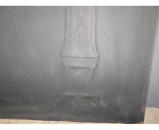 p050 - cast iron bottom plate for fireplace with two columns, measuring cm l 100 xh 100     