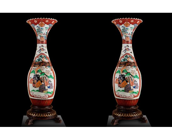 Pair of monumental Japanese vases from the Edo period     