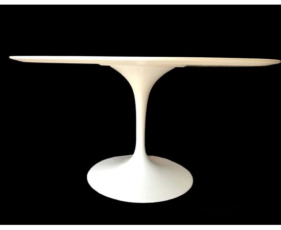 Eero Saarinen table     