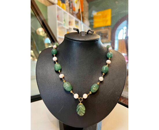 Collana con radice di smeraldo e perla barocca