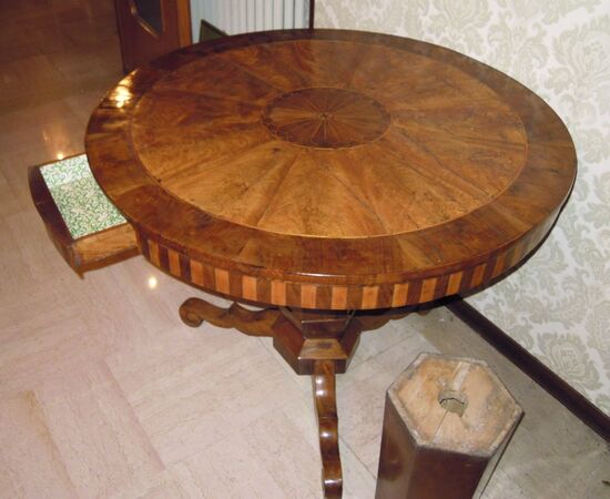 Round inlaid coffee table     