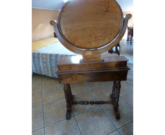 Splendid petineuse in walnut and early 19th century walnut feather     