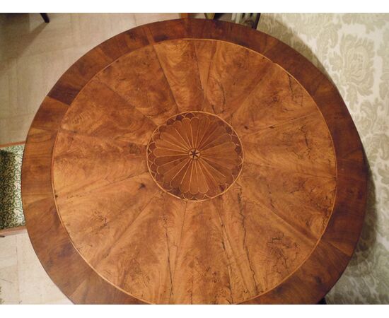 Round inlaid coffee table     