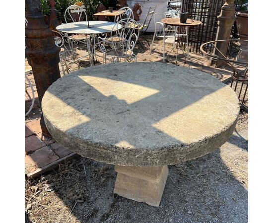Tavolo in pietra