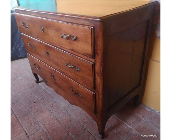 Louis XV chest of drawers in walnut     