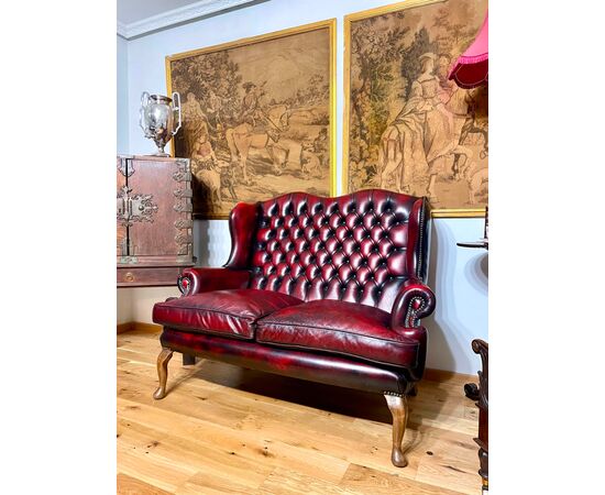 Queen Ann sofa in red leather     