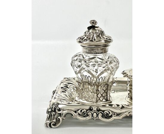 Hand-embossed silver inkwell, London 1849     