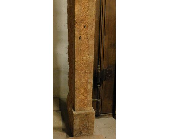 chp359 - camino in pietra di Borgogna, '700, cm L190 x H 195 x P 89