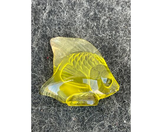 Piccolo pesce in cristallo giallo.Manifattura Lalique.Francia.