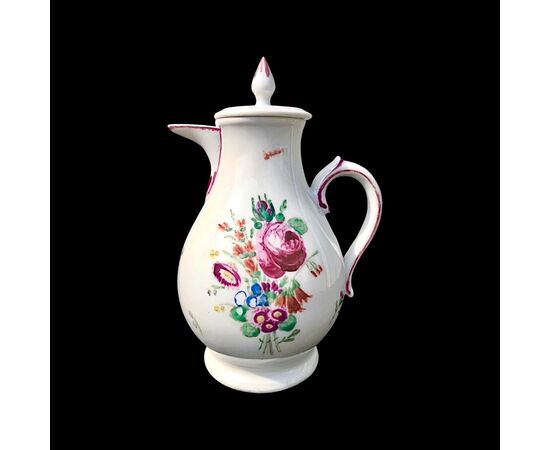 Caffettiera in porcellana policroma con decoro alla rosa,Manifattura di Ginori Doccia.
