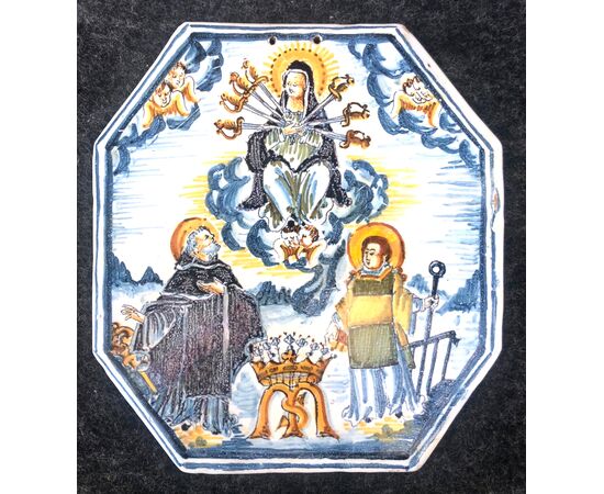 Formella devozionale con Madonna addolorata,San Lorenzo e San Benedetto.Manifattura Francesco Vicchi.Faenza.