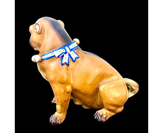Cane Carlino in porcellana policroma .Manifattura di Dresda,Germania.