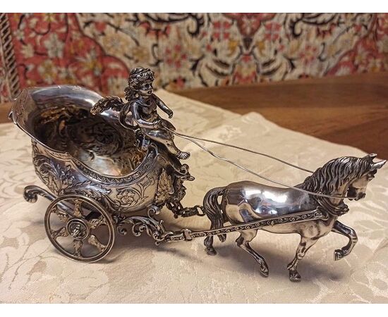 Antica carrozza in argento.