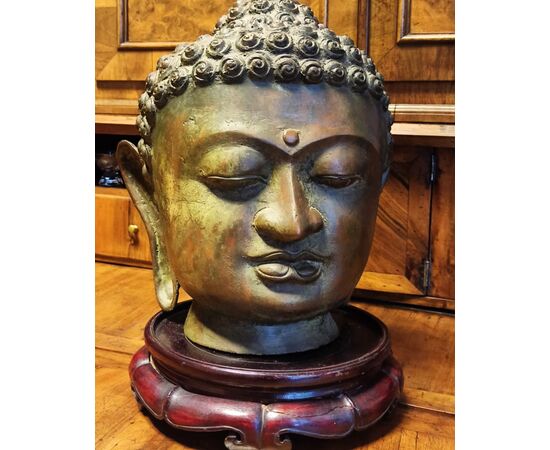 Buddha orientale in bronzo del XIX secolo.