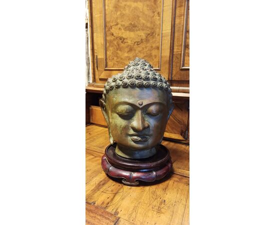 Buddha orientale in bronzo del XIX secolo.