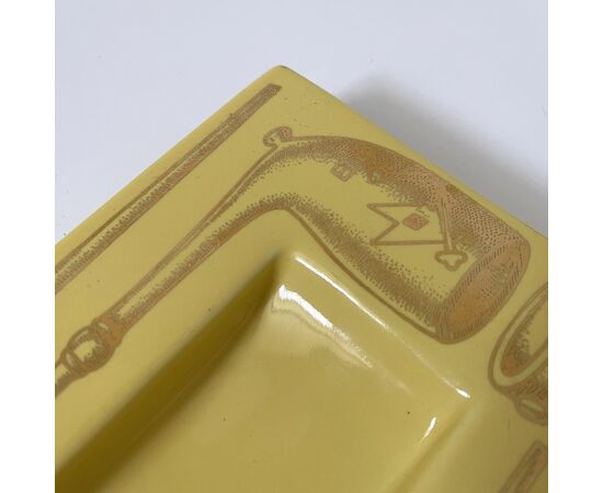 FORNASETTI, posacenere serie Pipe ceramica serigrafata, giallo oro