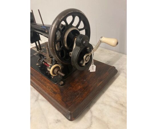 Antica macchina da cucire fine 800 da tavolo restaurata ! con madreperla  Borgheri Livorno 